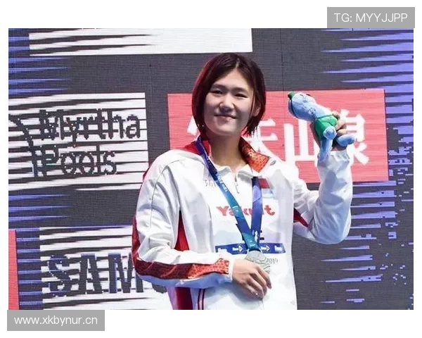 叶诗文训练间抹口红，这画风…谁给她的自由啊？