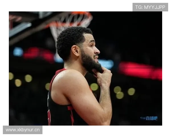 陶菲克场边喝茶都比场上还认真，感觉他生活比打球精彩多了吧？