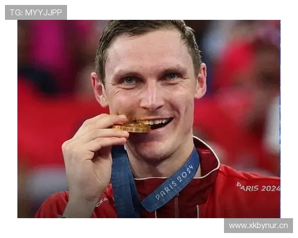 安赛龙训练日像钢铁青年，度假照像富豪老公——看完我只想知道他工资条长啥样