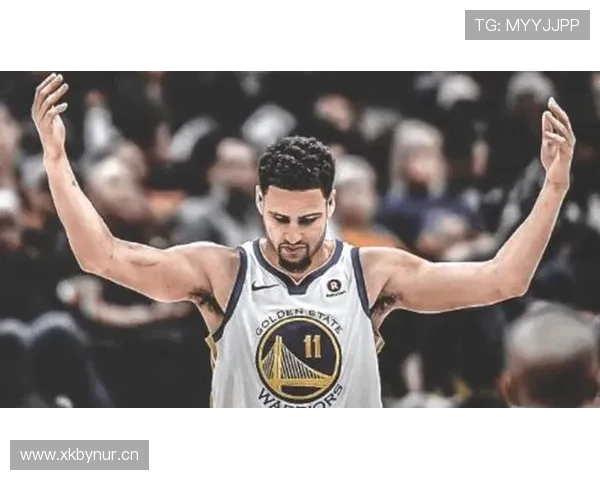 克莱·汤普森三分高效命中率拉开防线对勇士贡献显著